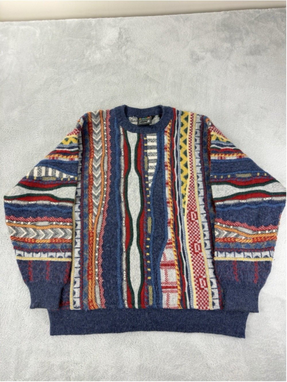 Vintage Coogi Men's Size Medium 100% Pure New Wool 3D Chunky Knit Made Australia